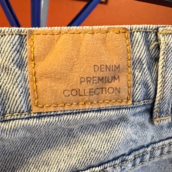 Love Tree Distressed Cut Off Women Shorts - Picture 3 of 4